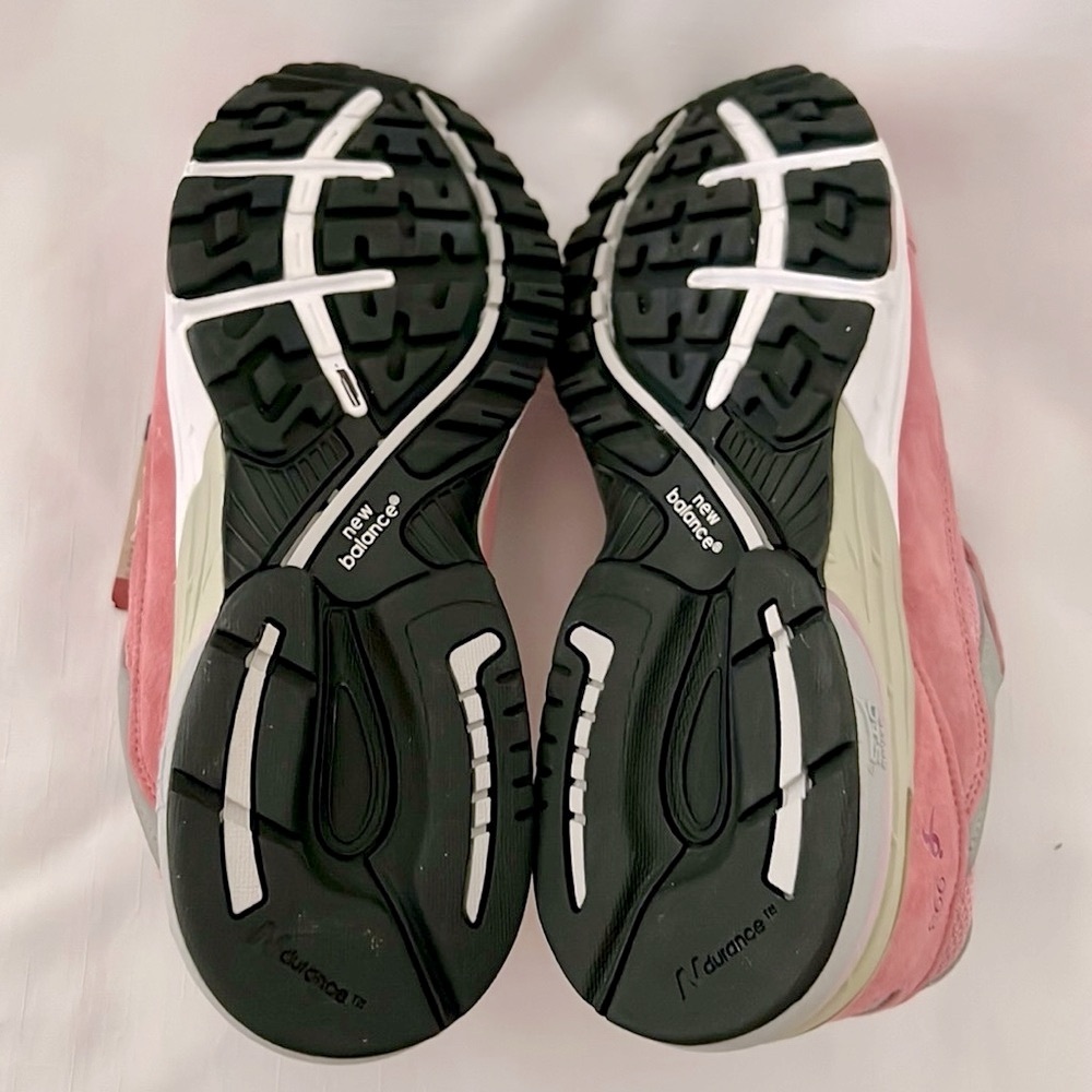Susan G. Komen 🎀 / New Balance / Rare~993 Special Edition~Breast Cancer - Picture 9 of 11